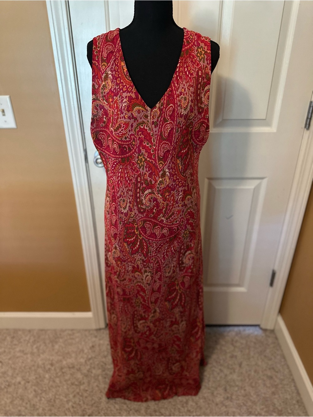 Lapis Pink-Red Paisley V-Neck Sleeveless Maxi Dress